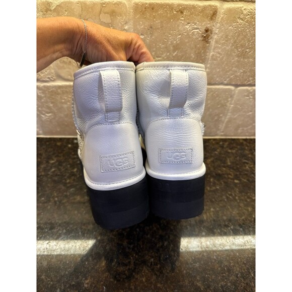 UGG Women's Classic Mini Warm-Lined Platform Booties White Size 10 EUC - Picture 5 of 10